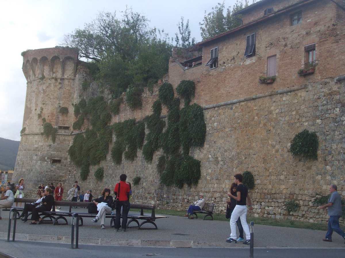 Zidurile care împrejmuiesc San Gimignano