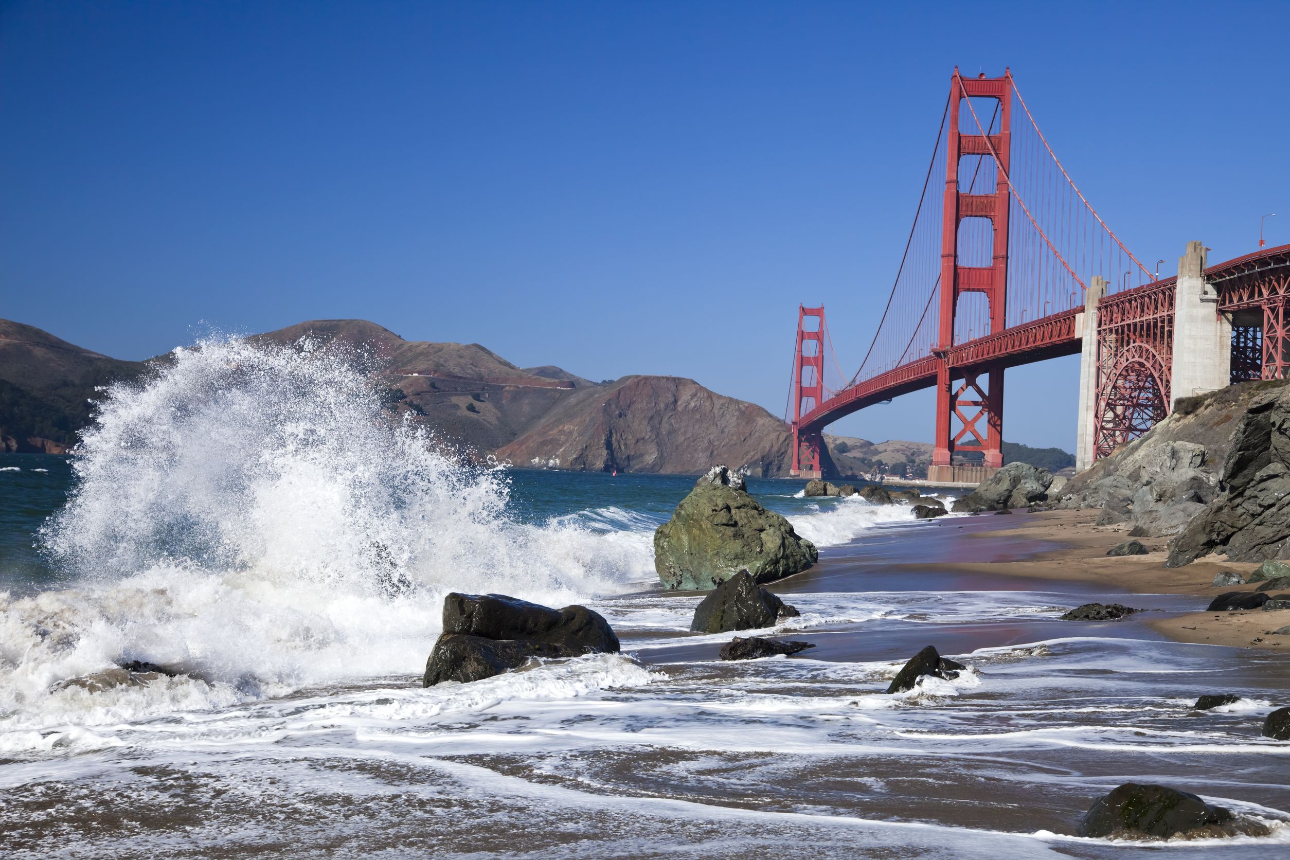 Golden-Gate-Bridge-in-San-Francisco-bay