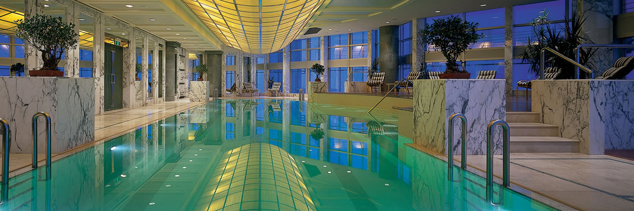 Grand-Hyatt-Shanghai-Pool
