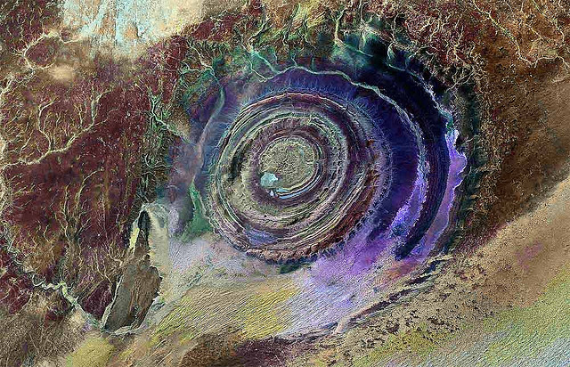 Ochiul-Saharei-Structura-Richat-din-Mauritania-vazuta-din-satelit