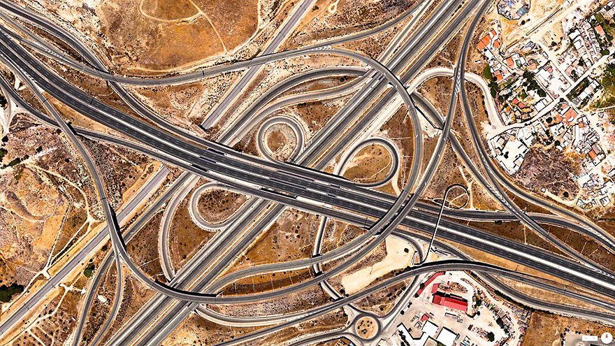 Intersectia-Spaghetti-Madrid-Spania-vazuta-din-satelit