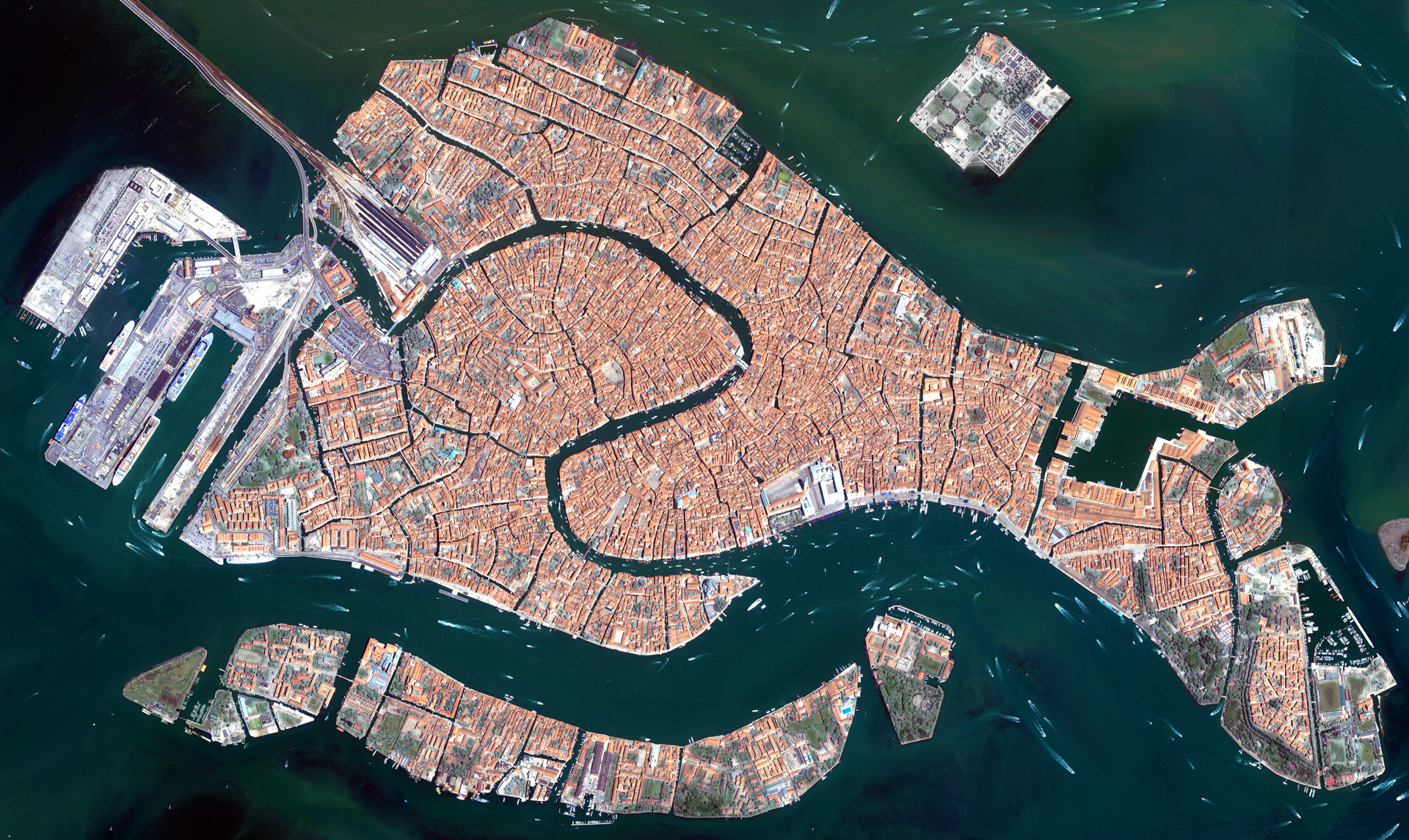 Venetia-vazuta-din-satelit