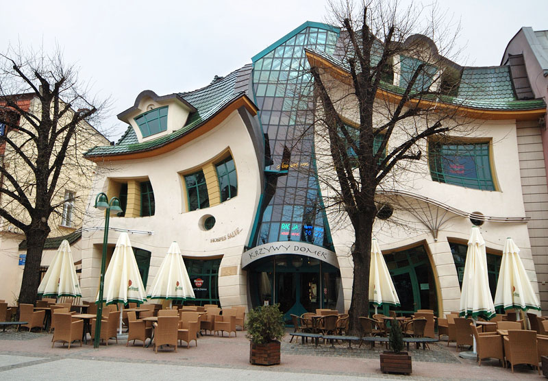 Krzywy-Domek-Crooked-House_1